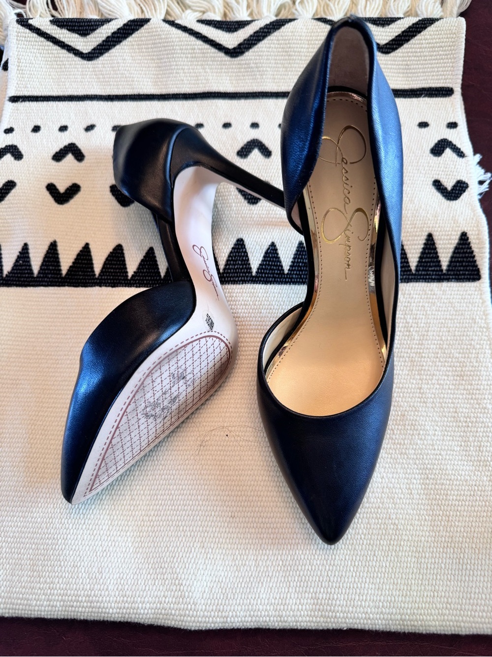 Jessica Simpson Black Pumps - Picture 3 of 6